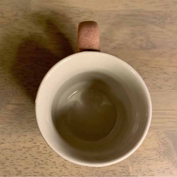 Pink‎ stoneware mug with a flower on it. - Picture 3 of 6